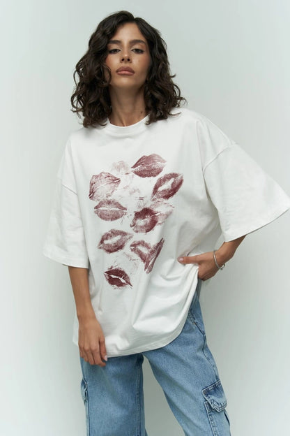 Chic Kisses: The Lip Print Oversized Tee