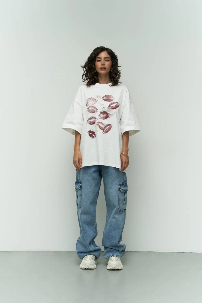 Chic Kisses: The Lip Print Oversized Tee