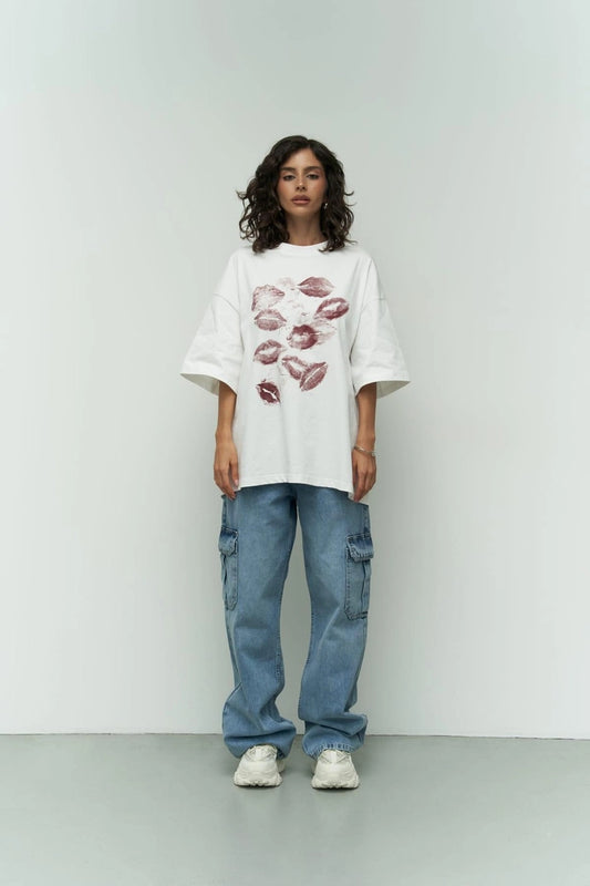 Chic Kisses: The Lip Print Oversized Tee