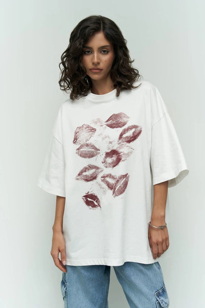 Chic Kisses: The Lip Print Oversized Tee