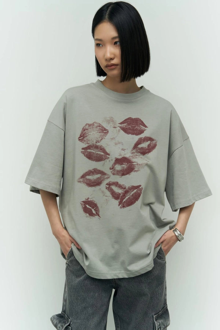 Chic Kisses: The Lip Print Oversized Tee